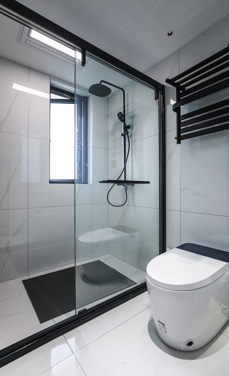 衛生間奶茶色為主，清雅的調性與整體相協，干濕分離也是極方便的。