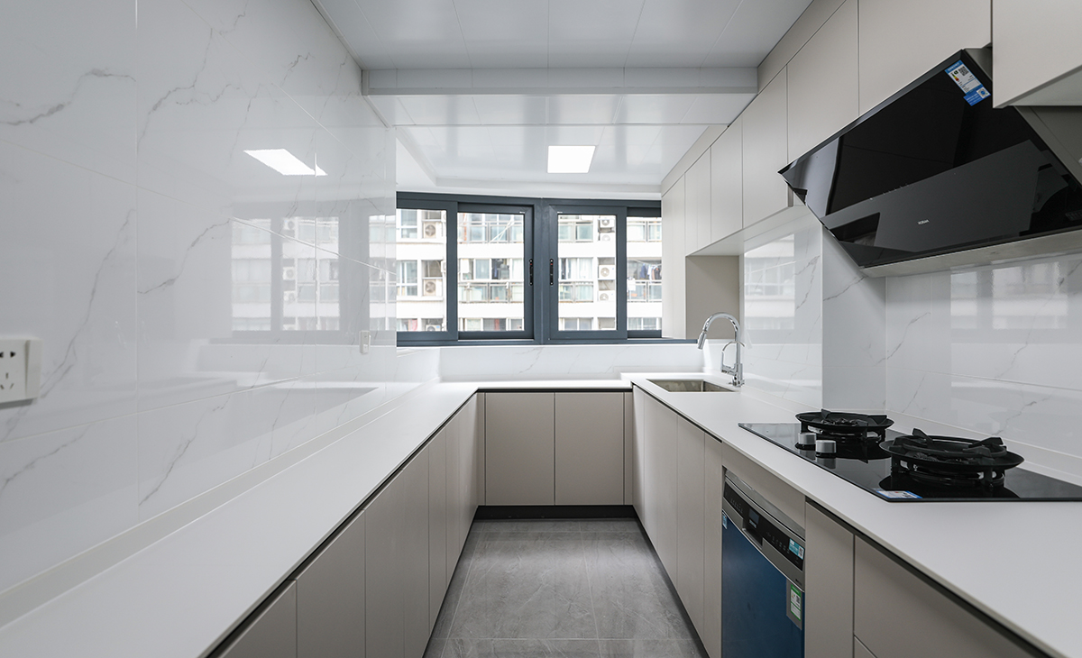  廚房改成甴型櫥柜，收納空間多一倍