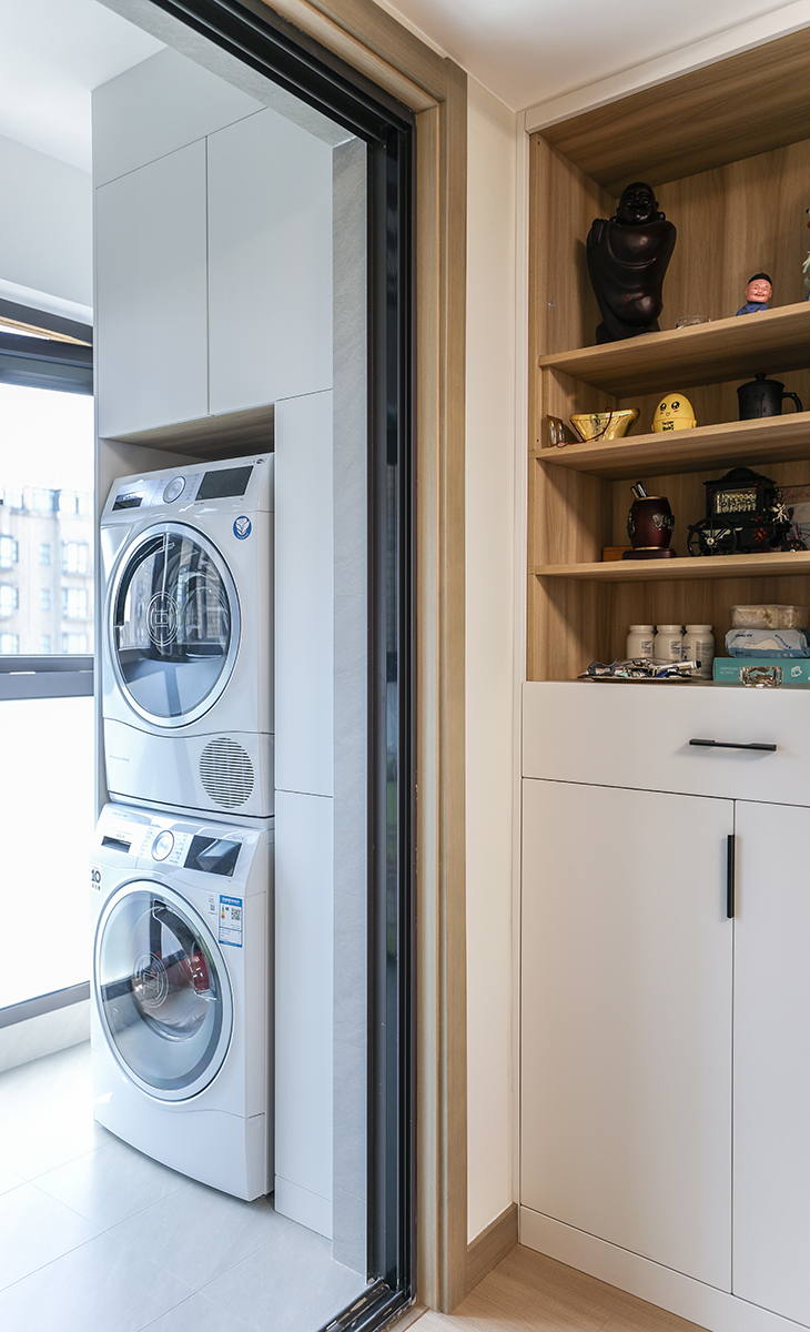 進門玄關柜的設計也是一大亮點