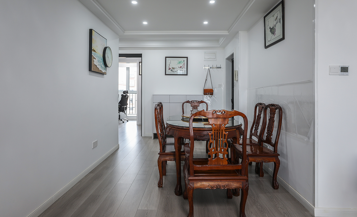 餐廳借用過道空間，大大提高了空間利用率。