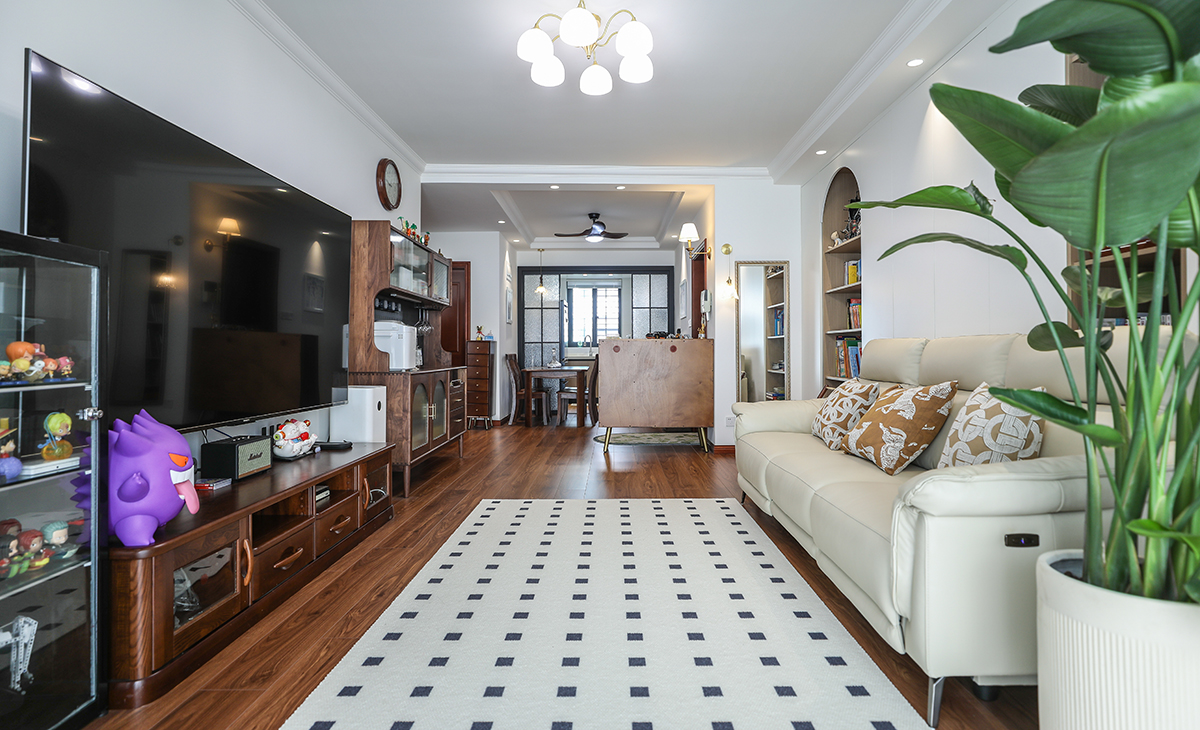 客廳借用過道空間，大大提高了空間利用率。