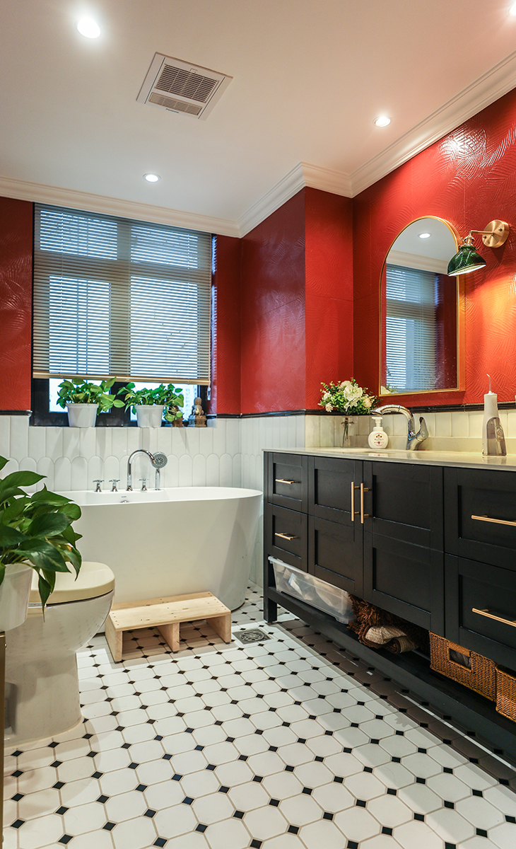 衛生間空間很大，做了干濕分區，女主人喜愛泡澡，做了一體式浴缸，使使用更加的方便，視野上更加寬闊
