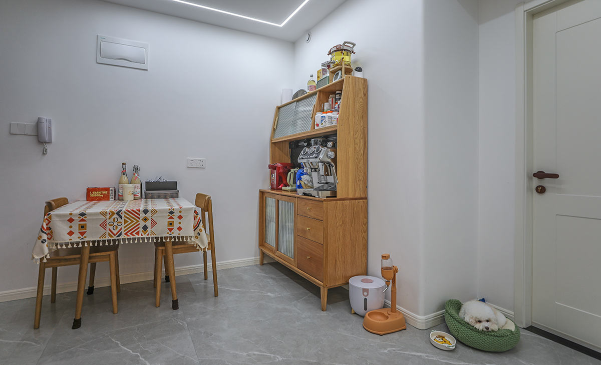 餐廳的拐角墻，我們還特地去做了圓弧處理，希望家中減少銳角，居家的安全性也要考慮到位。