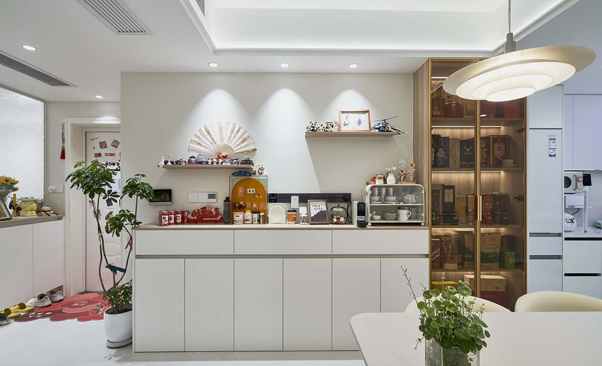 進門玄關柜的設計也是一大亮點