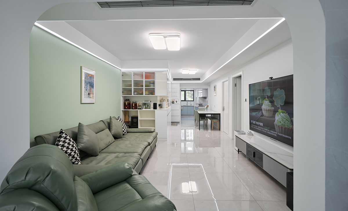 客廳借用過道空間，大大提高了空間利用率。