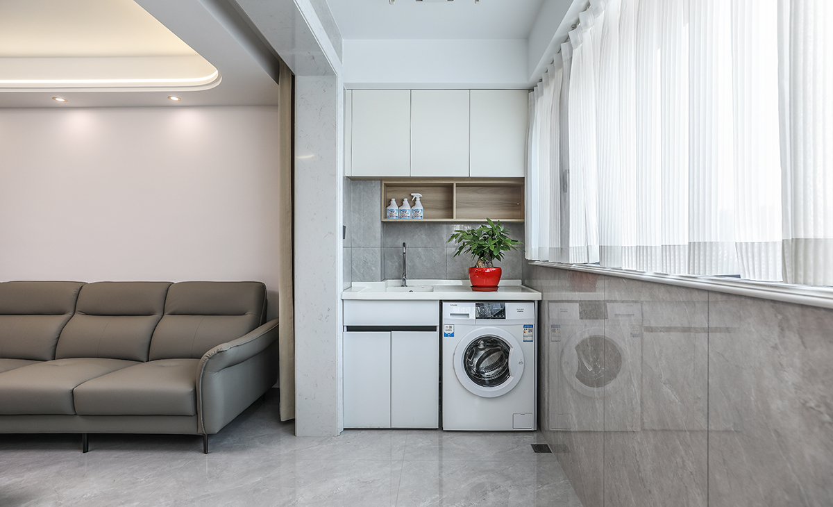 南陽(yáng)臺(tái)是晾曬衣物的場(chǎng)所，洗衣機(jī)整體柜，
