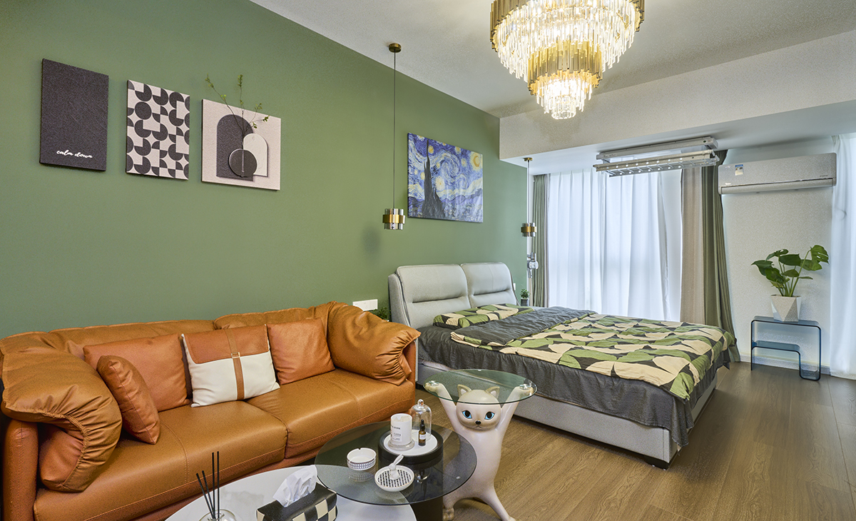 整體設計以黑色貫穿，構建出一種內斂而奢華的氛圍，在大氣中蘊含著細膩，在現代感中融合自然的靈動，利用不同材質與加大色彩對比，空間中創造出層次感與流動性，皮革的柔和與木皮的自然質樸，通過比例的調和，在這個空間中得到了完美展現