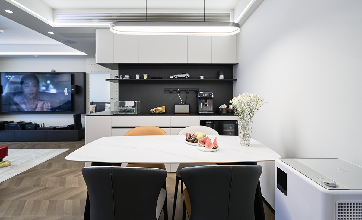 客餐一體的開放式格局，讓空間不受局限，更顯寬敞。