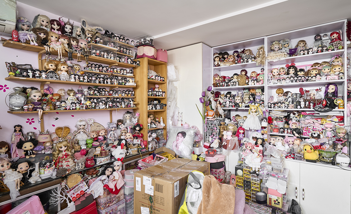 手辦空間在于?“專業(yè)級的保存”?與?“沉浸式的展示”?，業(yè)主愛好升華為一種空間藝術(shù)，打造一個?“私人博物館與精神堡壘”。通過柜子設(shè)計是珍貴藏品的專業(yè)保存庫，也是業(yè)主興趣靈魂的集中體現(xiàn)和獨(dú)處暢想的專屬領(lǐng)域，是將愛好從“收納”升級為“供奉”的過程。