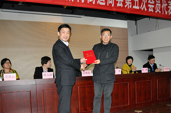 靜安區彭浦新村街道商會選舉出新會長云蘭裝潢總經理汪興國