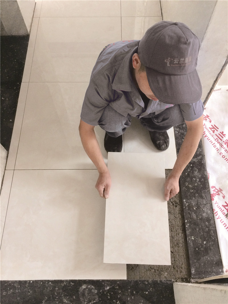過(guò)道地磚鋪貼施工2