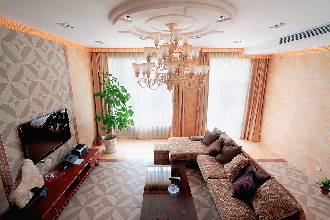 本圖中墻地磚連貫的做法，即達到了搭配的效果，又突出了風格的統一感，歐式風格一覽無余。
