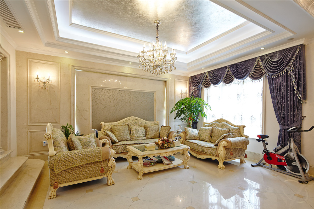 地面地磚和墻面的大理石顏色相輔相成，但從顏色和灰度上進行了比較和過渡，頂面在造型，在燈光下，材質的對比關系顯得那么的微妙。
