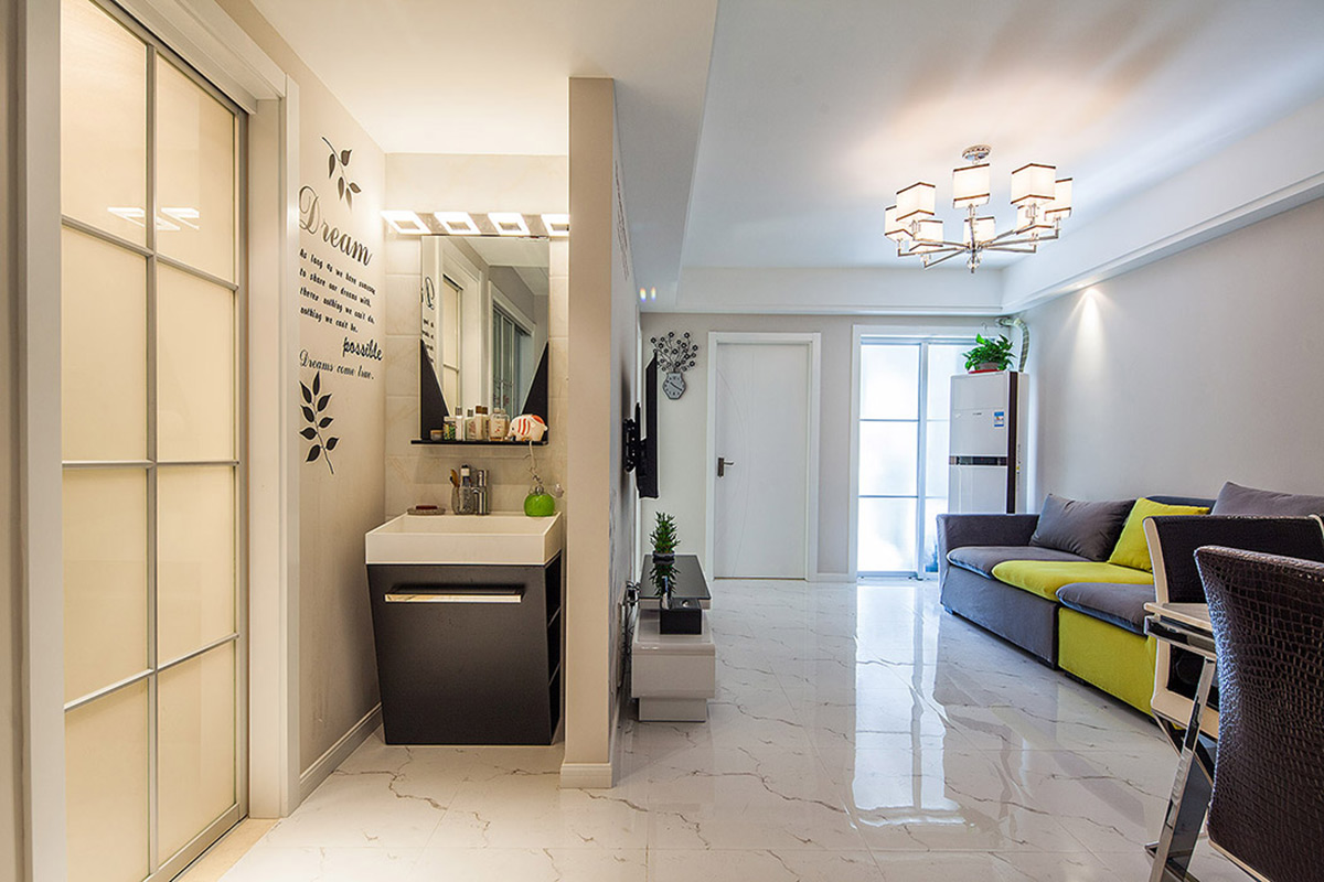 進門的干區處理，把原本不大的衛生間面積拓展的實用而且美觀，方便的同時，又給人種裝飾的感覺。
