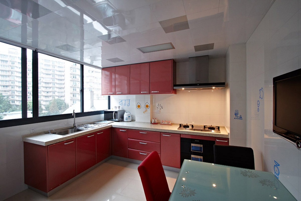 烹飪和就餐容納在一起，強(qiáng)調(diào)了空間使用功能的完美組合。使空間利用率達(dá)到極致。