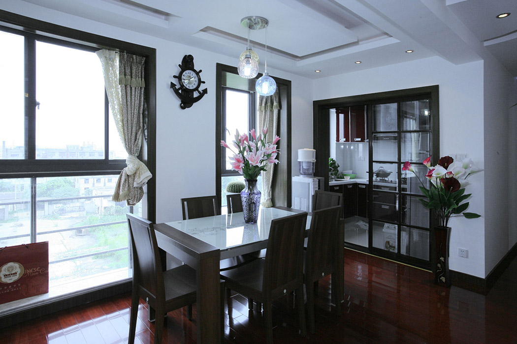 沉穩大方，不奢華，又不失品味，每個角落都在簡單的中式元素運用中沉淀出傳統文化的魅力。
