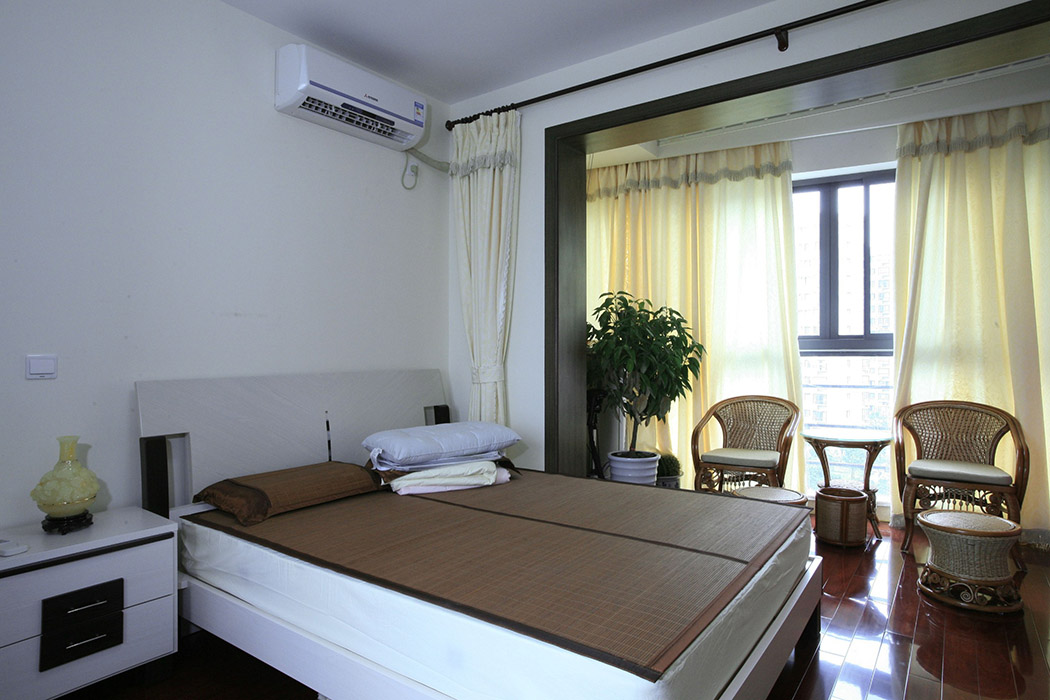 臥室陽臺的休閑一角，小憩，品茶，沐浴陽光，享受生活。更能體現出主人對生活積極向上的態度。