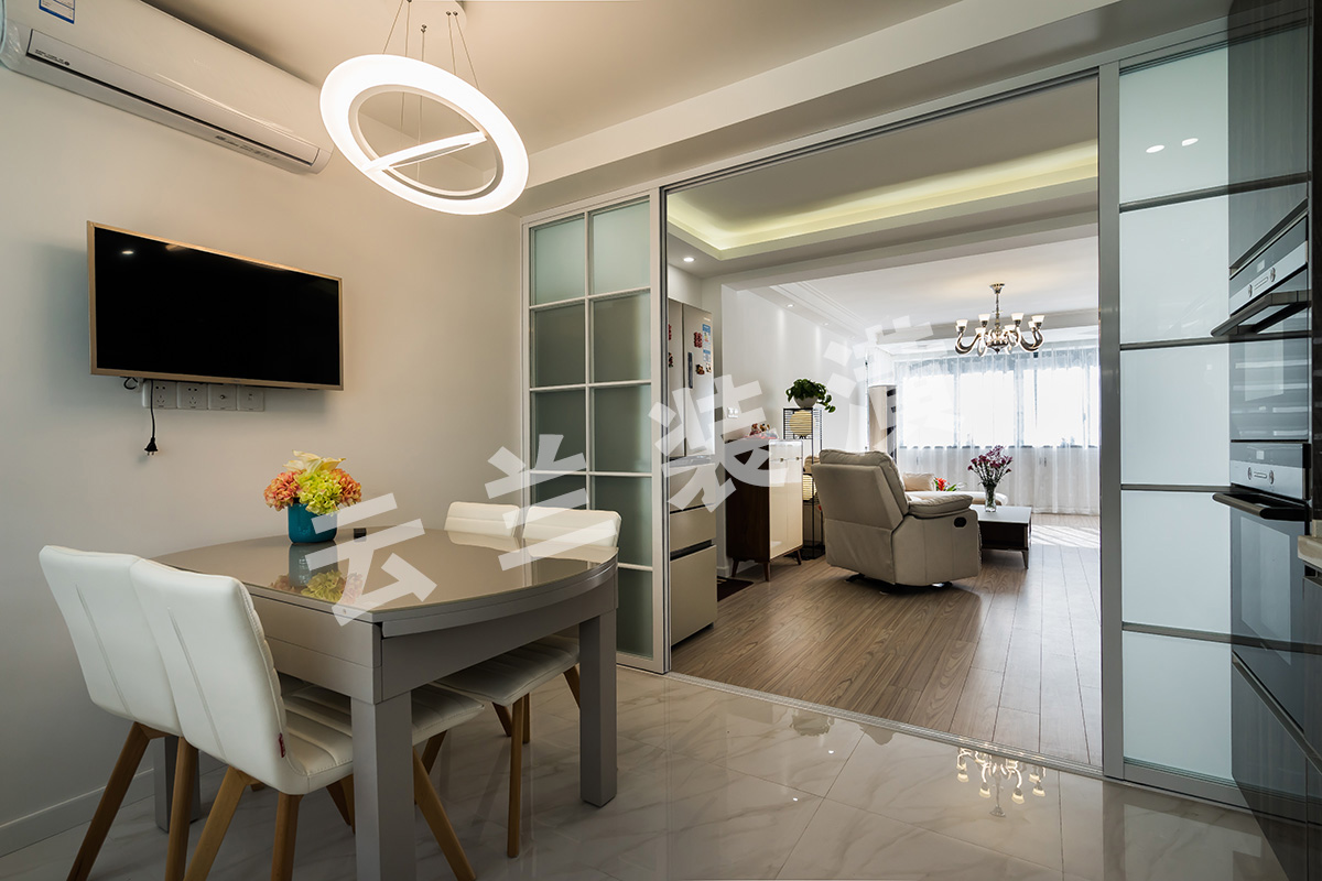 地板的顏色是女主喜歡的
