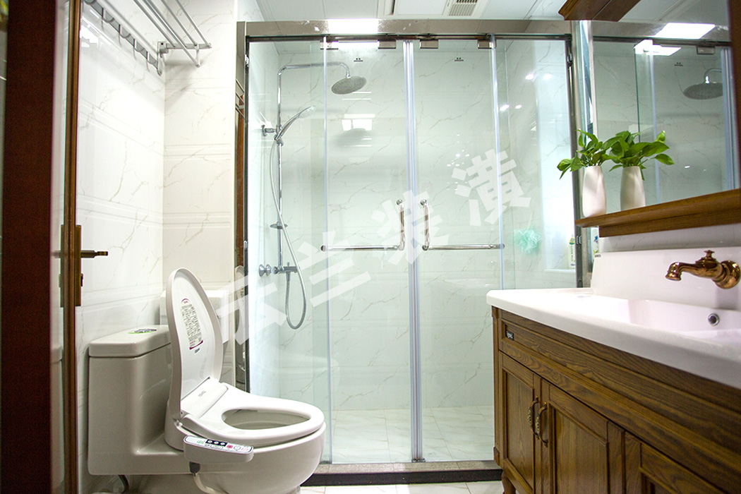 整個衛(wèi)生間的布局，合理的利用空間，干濕分離。
