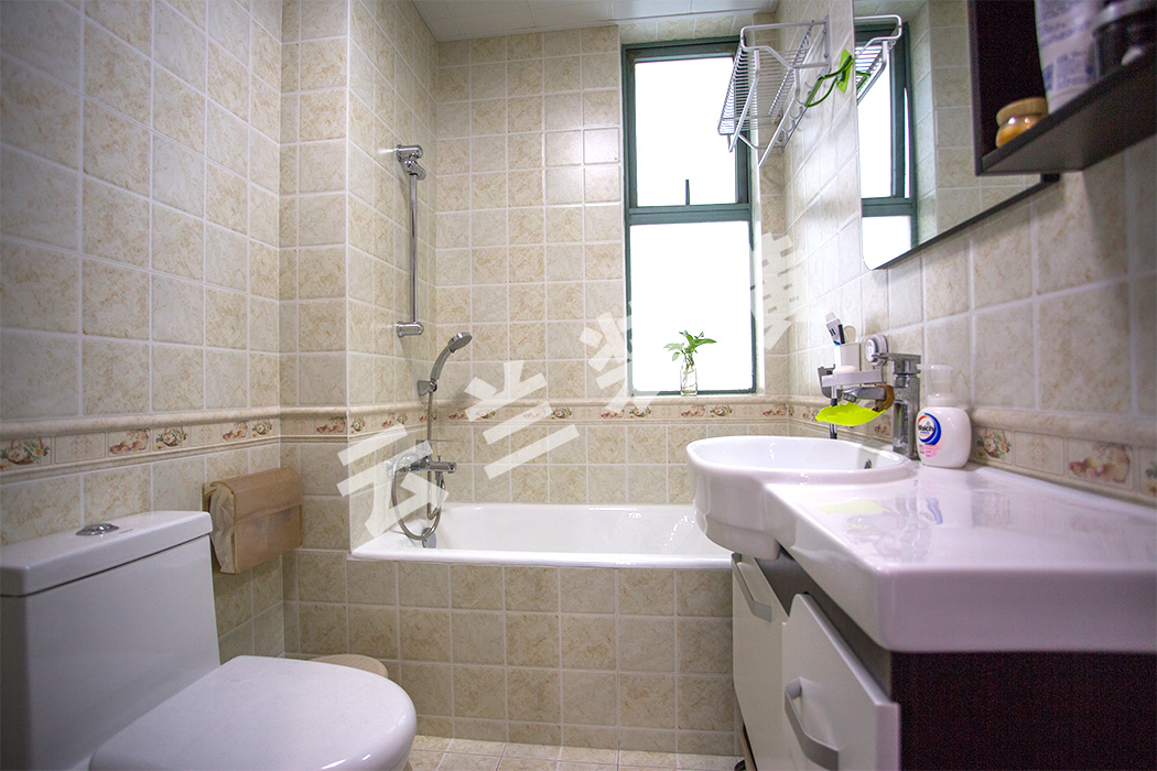 業(yè)主家里有足夠空間，兩個衛(wèi)生間的功能設(shè)計，考慮到業(yè)主白天工作一天辛苦。兩個衛(wèi)生間的功能可以滿足業(yè)主不同時期的不同需求。