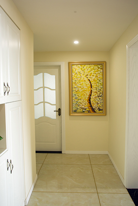 別致的墻面掛畫(huà)體現(xiàn)了男主人的溫馨隨和的情結(jié)
