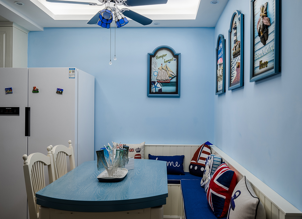 地中海風格是類海洋風格裝修的典型代表，因富有濃郁的地中海人文風情和地域特征而得名。它同時也是最富人文精神和藝術氣質的裝修風格之一。而對喜歡浪漫的情侶來說，地中海則是不二之選。
