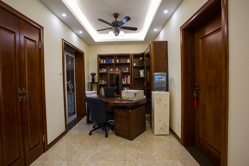 原餐廳位置改為開放式的書房
