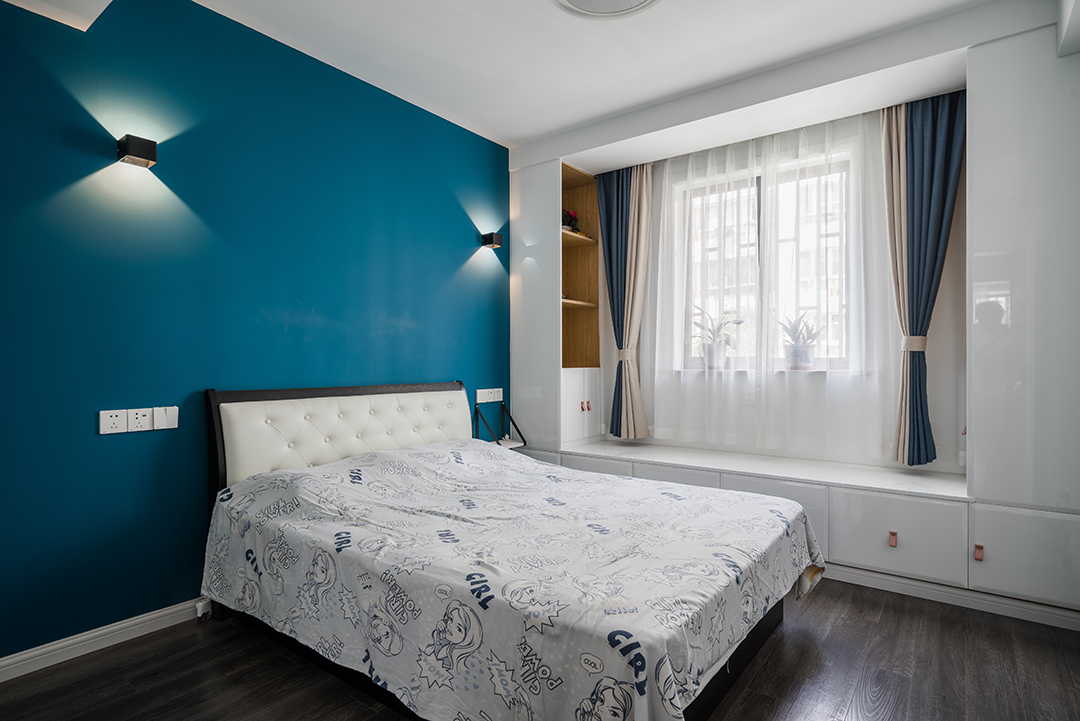 谷倉(cāng)門，隱藏門，外移門，平開(kāi)門，推拉門多樣的形式，并不是為了炫技只為家的每一個(gè)空間，每一個(gè)尺度最大的利用，舒適但不擁擠，合理并且合適，慵懶但不凌亂，功能明晰的定位動(dòng)線明朗的空間，純粹的簡(jiǎn)單色彩只為呈現(xiàn)你想要的家
