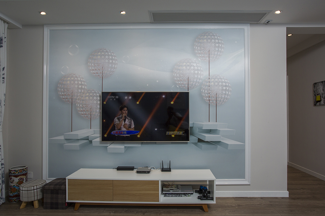 兩老口的養(yǎng)老之家，裝原有的兩房格局改變成現(xiàn)在的三房間，設(shè)計上整體以簡約為主，材料選用中也以干凈便與打理的材料。
