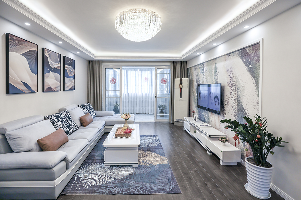 家，一個多么親切的字眼。無論是誰都會經意或不經意地提起它。每當“家”字從口中飄出，是那么親切，那么溫馨。我理解的家就是一個感情的港灣、一個靈魂的棲息地、一個精神的樂園
