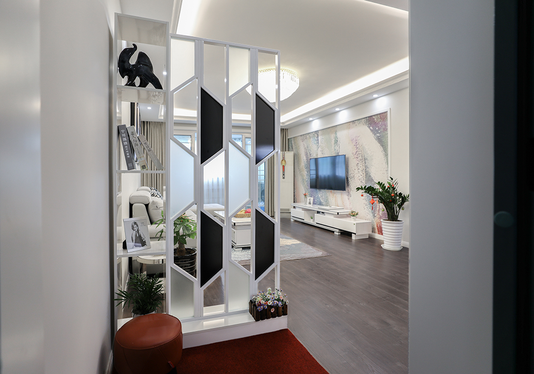 家，一個多么親切的字眼。無論是誰都會經意或不經意地提起它。每當“家”字從口中飄出，是那么親切，那么溫馨。我理解的家就是一個感情的港灣、一個靈魂的棲息地、一個精神的樂園
