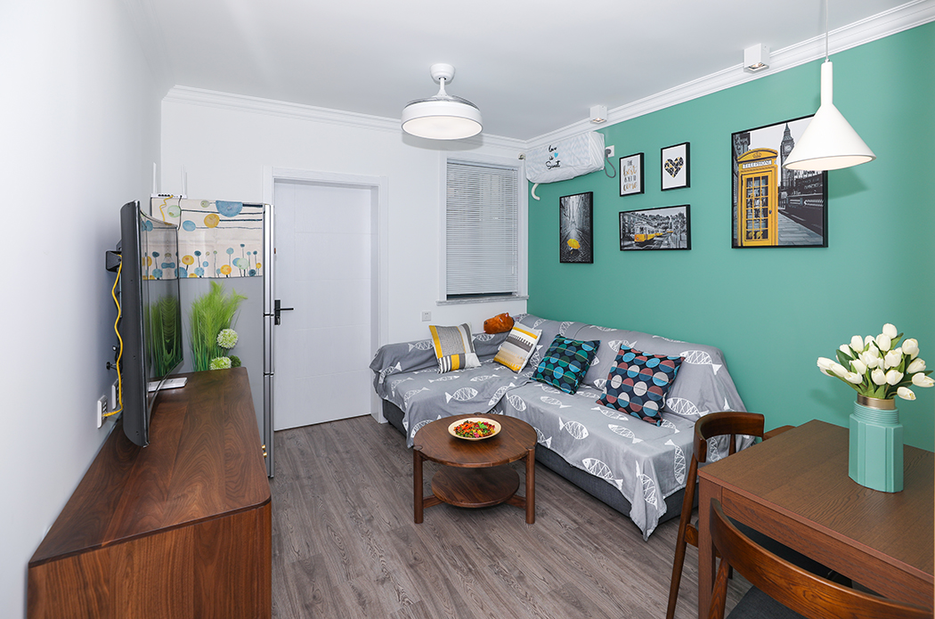 客廳滿足基本休息 會客功能，簡約大方。
