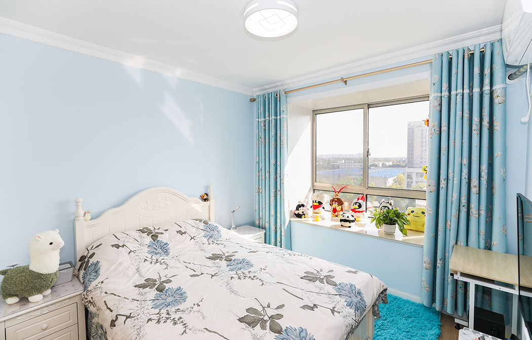 就算是炎炎的夏日也不容易當(dāng)人感覺(jué)到煩躁。深色帶給人沉穩(wěn)的感覺(jué)
