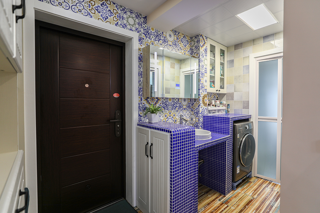 衣櫥最主要的作用就是收納衣服
