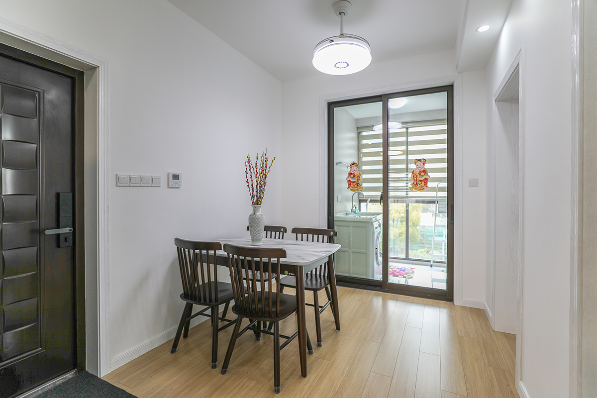 感覺(jué)到春天的小草的萌芽
