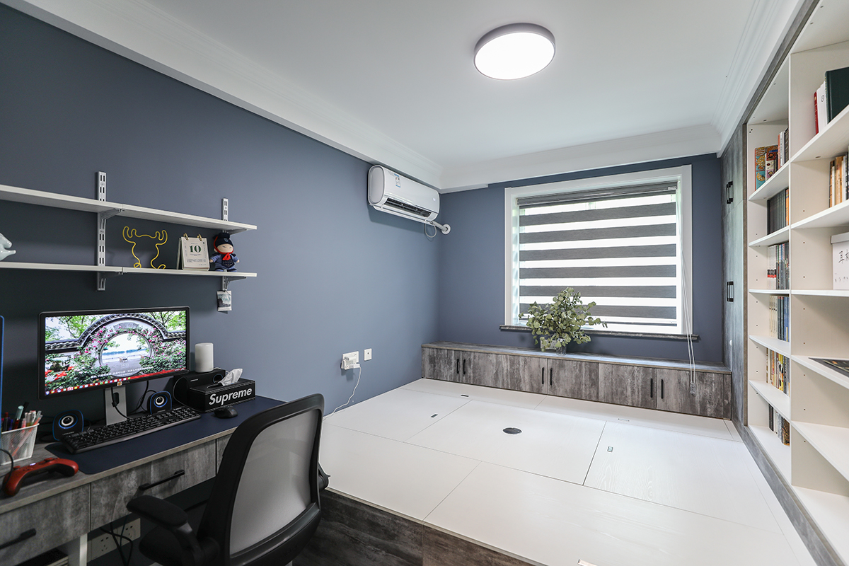 臥室的面積不能設計的過大，主要考慮的是使用功能，一般都會把臥室安排在居室的末端，這樣有利于保護主人的隱私。
