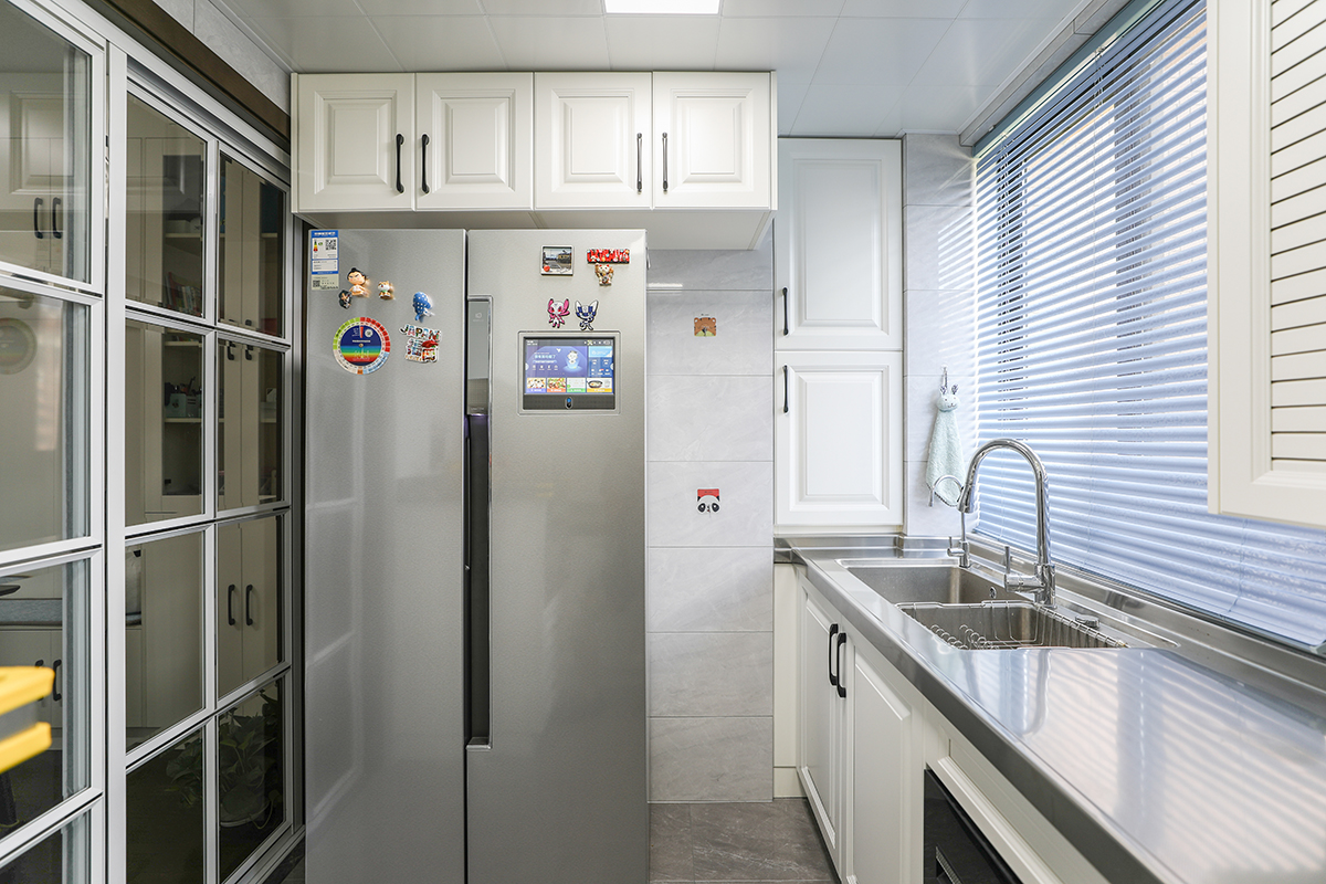 廚房：取其精髓，奢華貴氣，與端莊秀麗結合，打造奢華主義風格，不限于任何裝修元素和色彩，經過自行創新，讓空間氣氛更加多元化。
