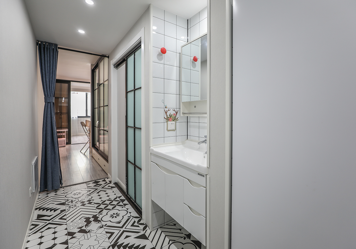 干濕分離的設(shè)計讓有人上廁所有人刷牙洗臉互不干擾
