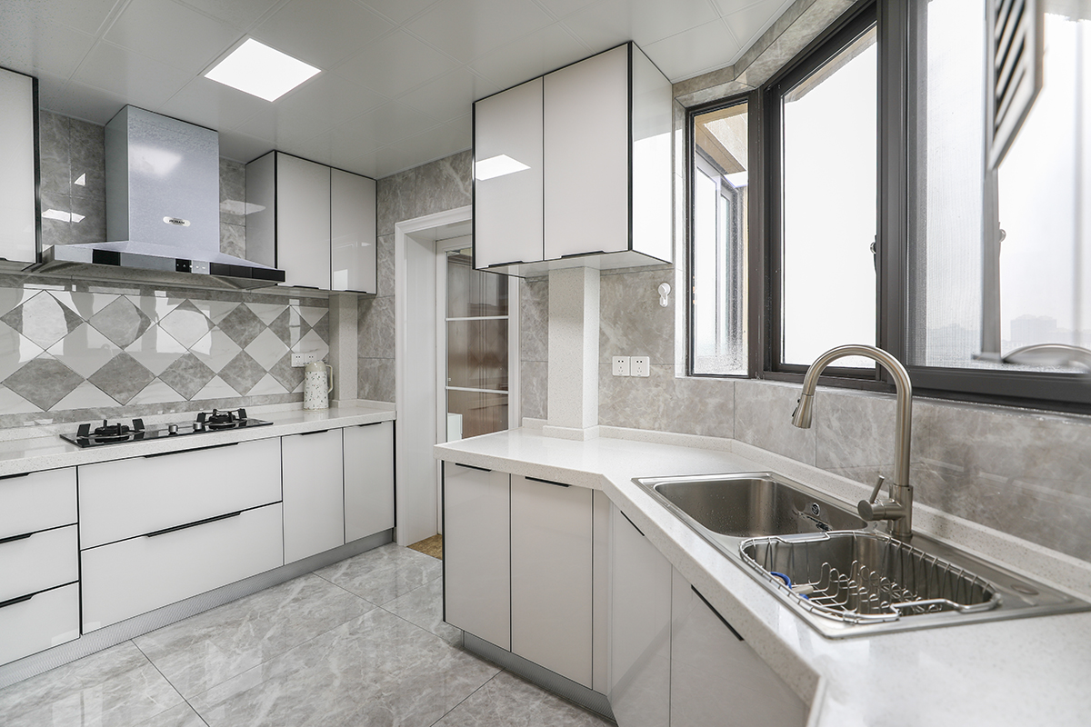 廚房：加大面積的廚房各功能區依次排放，就算是炒菜、烤蛋糕、洗碗同時進行，也都不會造成擁擠。
