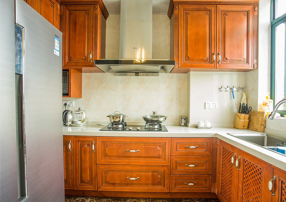 廚房：廚房大面積的撞色應用，呈現出廚房的干凈。廚房是個誕生美味的地方，做飯的心情要明亮快活才能做出好吃的菜呀。
