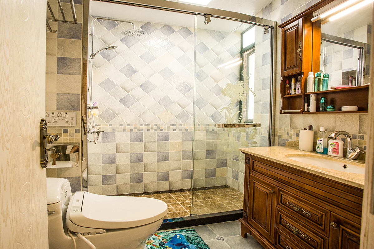 衛生間：衛生間整體搭配顯得簡約又時尚大方的感覺，干濕分離的設計多了幾分隱私感與安全感。