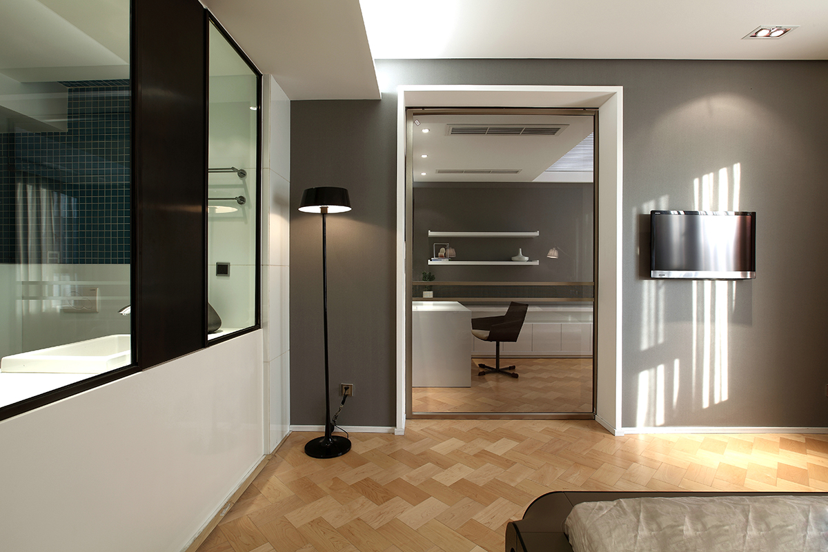 主臥房間 書房 衛生間形成一個套間，充分的讓主臥發揮舒適度
