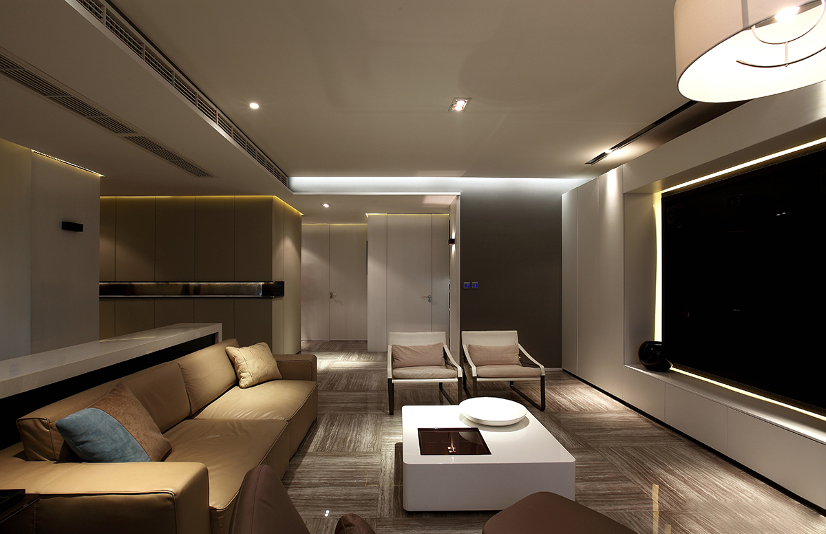 背景墻采用裝飾儲物柜進行裝飾，可以讓客廳的風格更加的有個性和更加獨特，儲物空間也更大。
