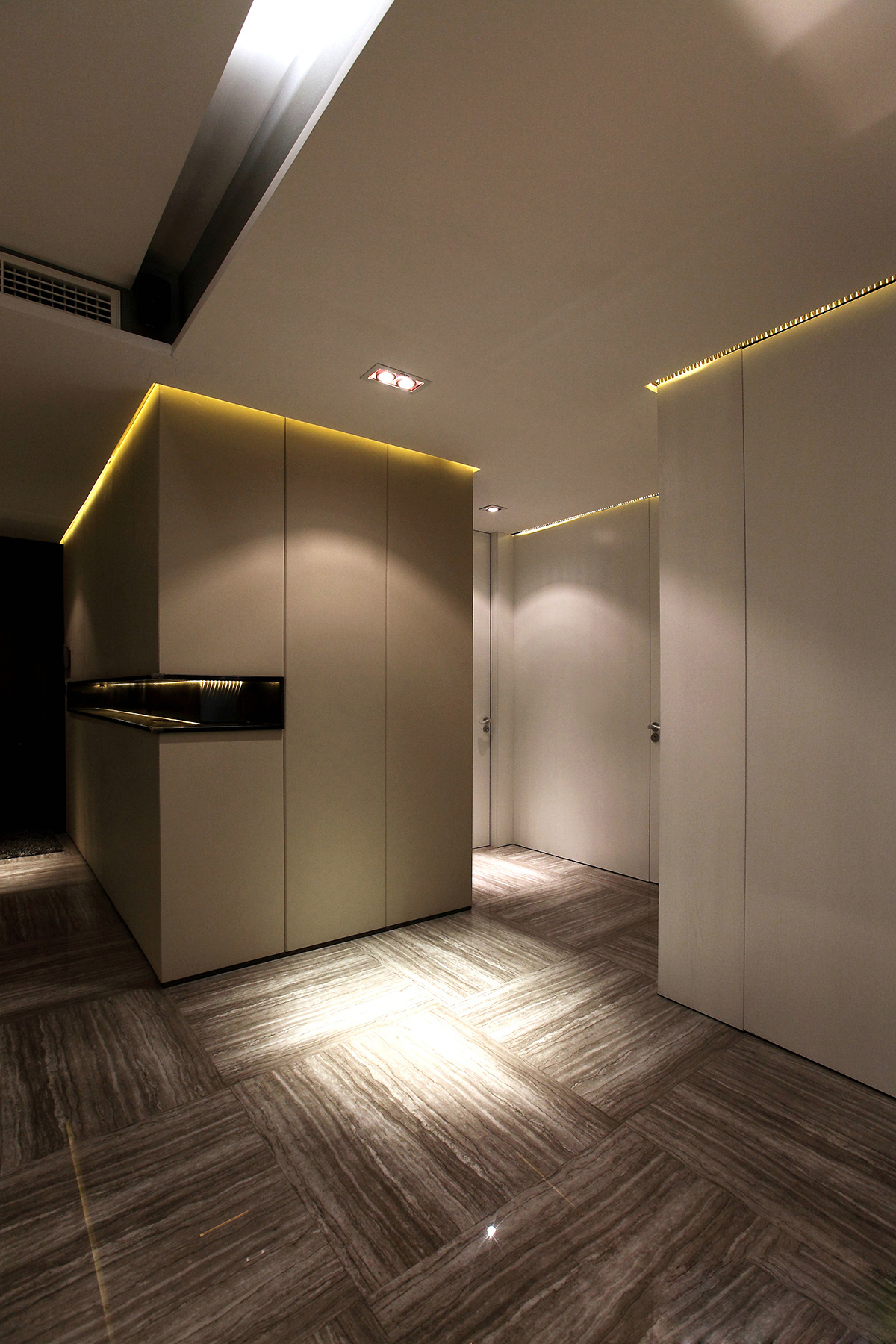 本案的家居設計簡潔讓家中呈現一種自然的舒適、干凈之美。
