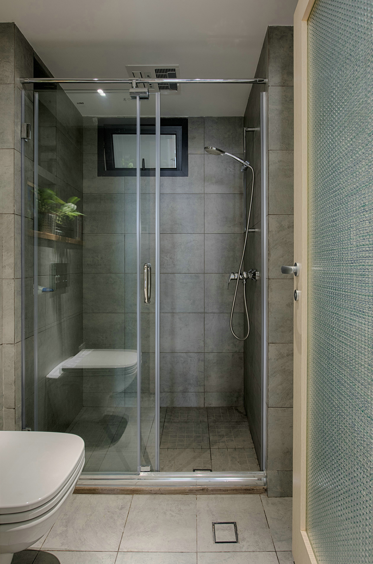 衛浴空間將寧靜與自然的元素帶到眼前，經過一天漫長的工作，來一場酣暢淋漓的淋浴，暫時遠離喧囂的都市生活。
